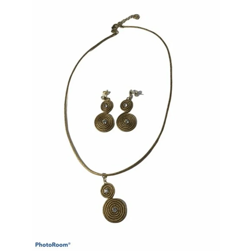 Gold Wire Necklace and Earrings